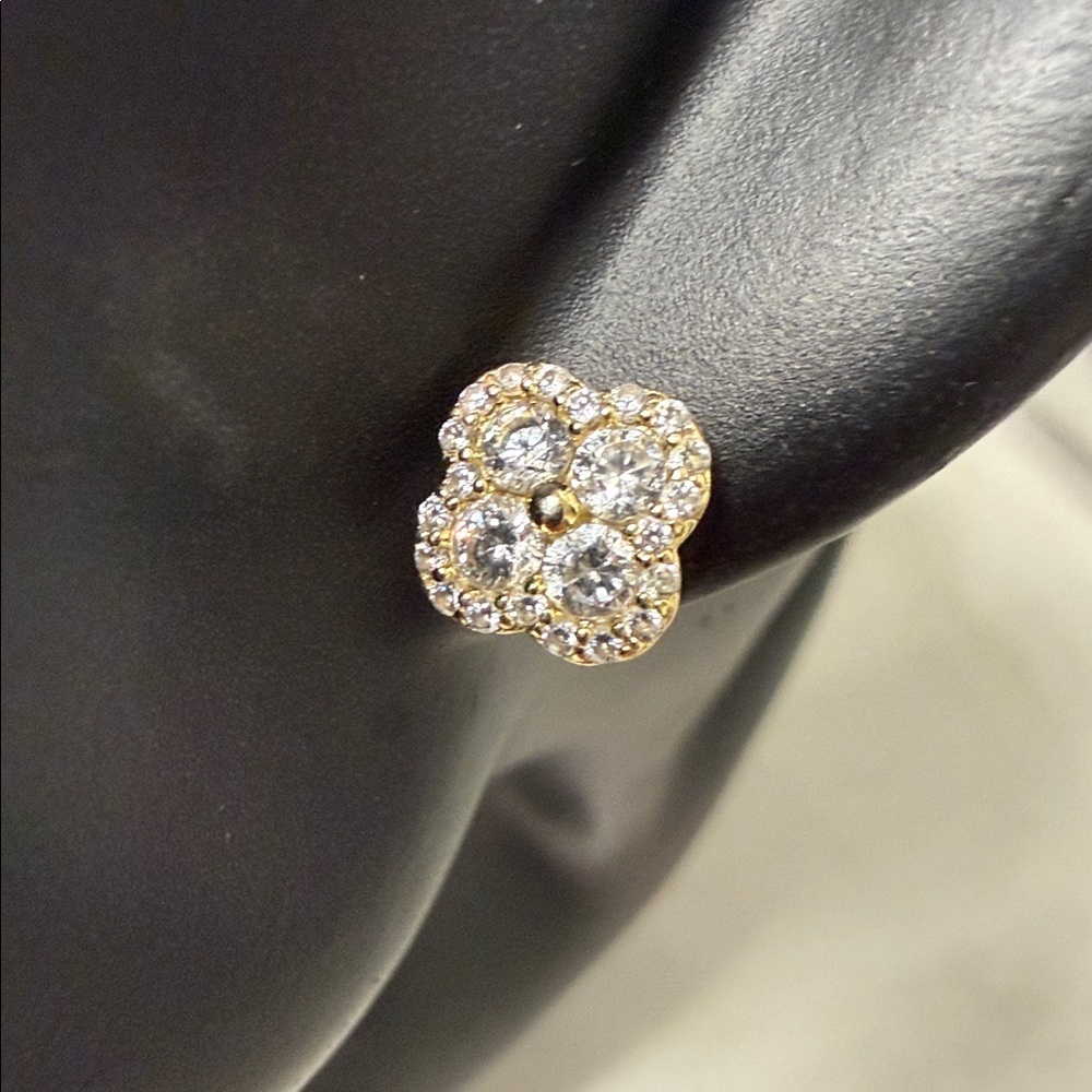 Elegant Gold Stud Earrings - Picture 2 of 2